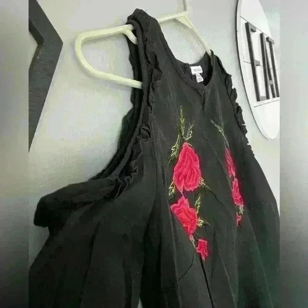 💜 2/$25 DizzyLizzy Medium Black With Roses, Shoulder Cut Outs, & Ties - Picture 4 of 8